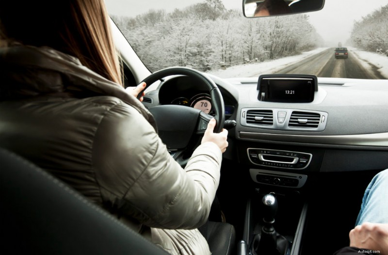 Modern rijden in de winter:hoe nieuwe voertuigtechnologie veiligheid en controle transformeert 