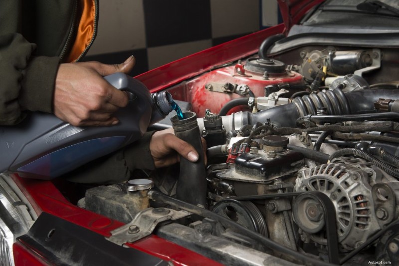 Drie veel voorkomende oorzaken van oververhitting van de motor en hoe u deze kunt voorkomen 