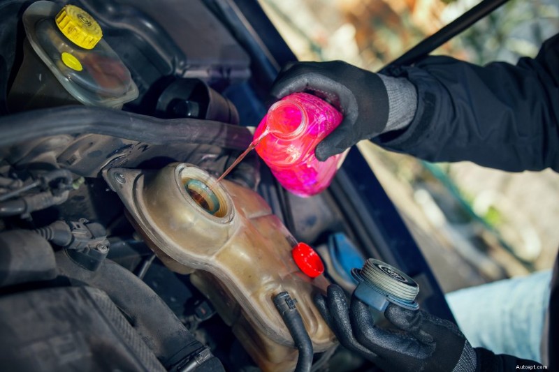 Drie veel voorkomende oorzaken van oververhitting van de motor en hoe u deze kunt voorkomen 